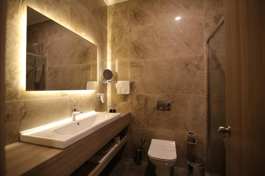 Фотографія Excellence Inn Hotel 5*