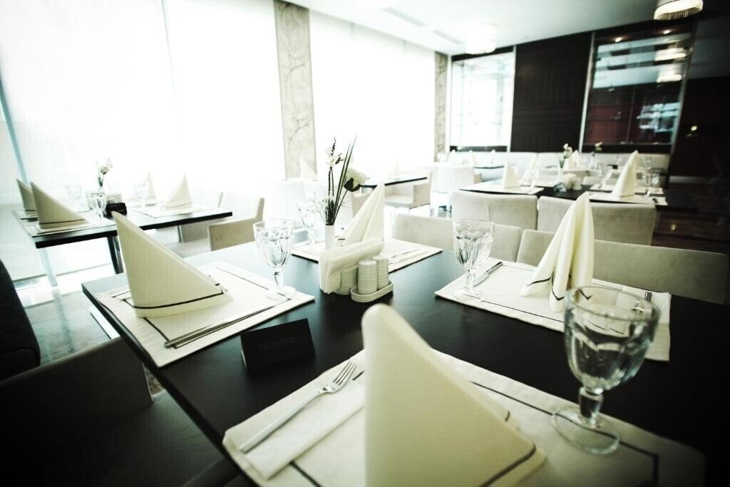 Готель Demora Hotel 4*