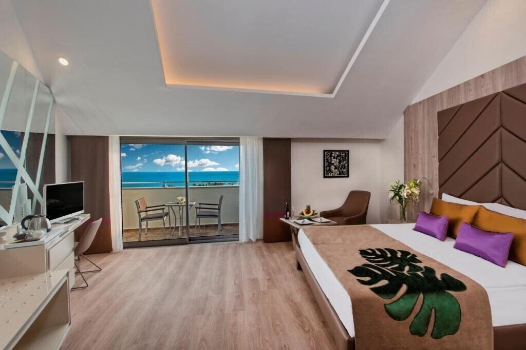 Изображение Delphin Be Grand Resort (ex. Delphin Botanik Exclusive Resort Lara) 5*