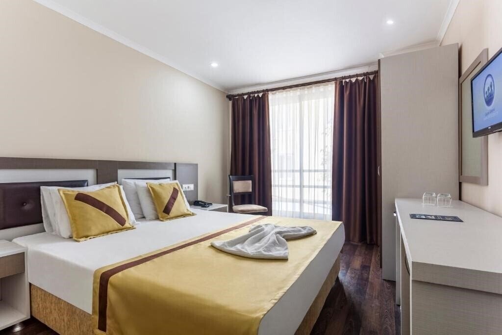 Фото Ayhan Hotel 3*