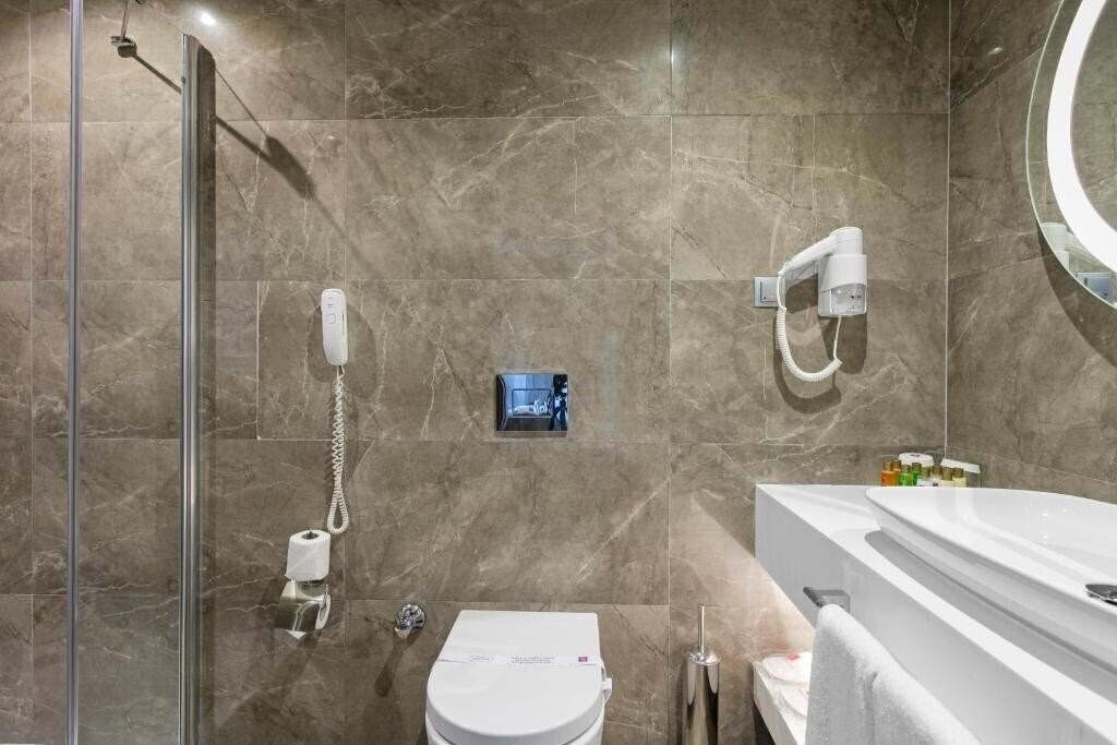 Фото B Business Hotel & SPA 4*