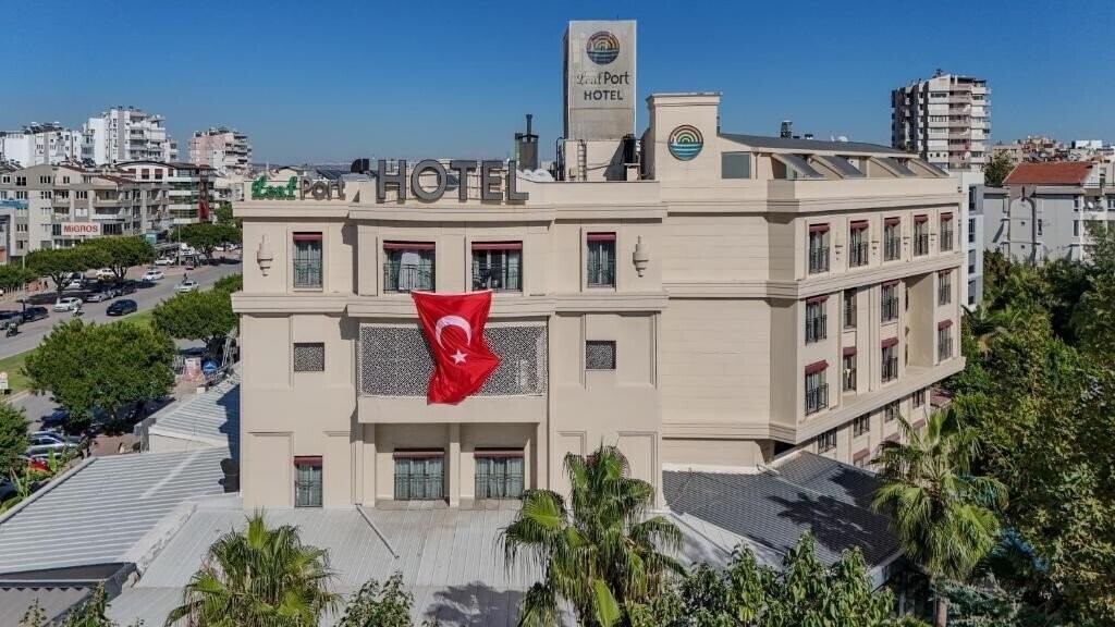 Картинка Leaf Port Hotel 3*