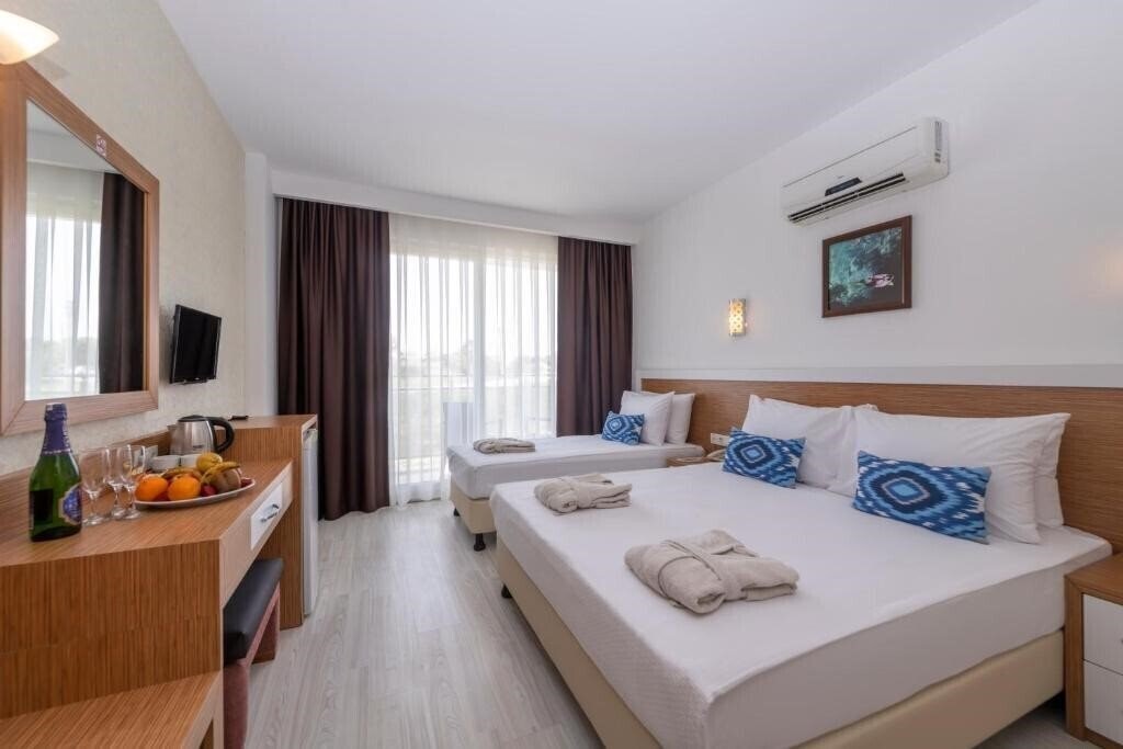 Фото A Hotel Side 3*