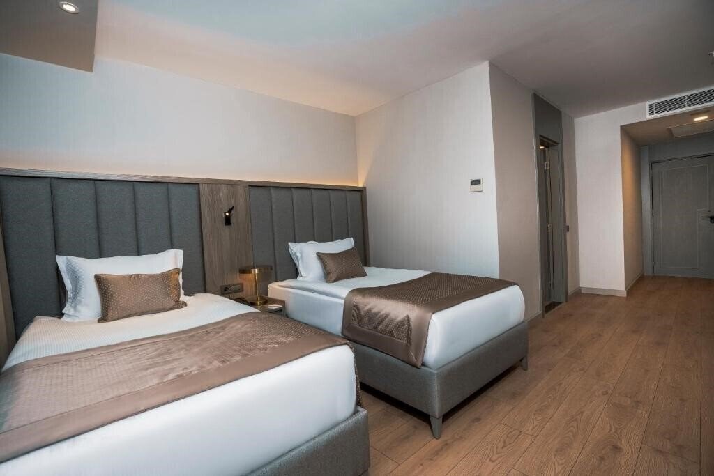 Готель Renex Hotels 5*