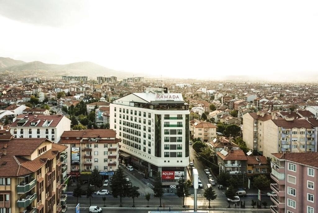 Готель Ramada By Wyndham Isparta 4*