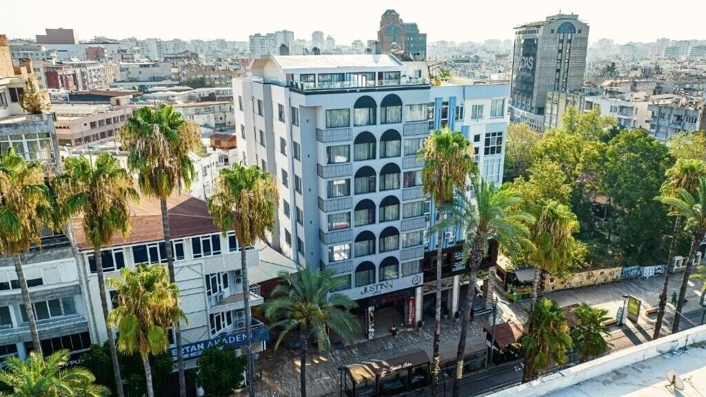 Готель Just Inn City Hotel 3*