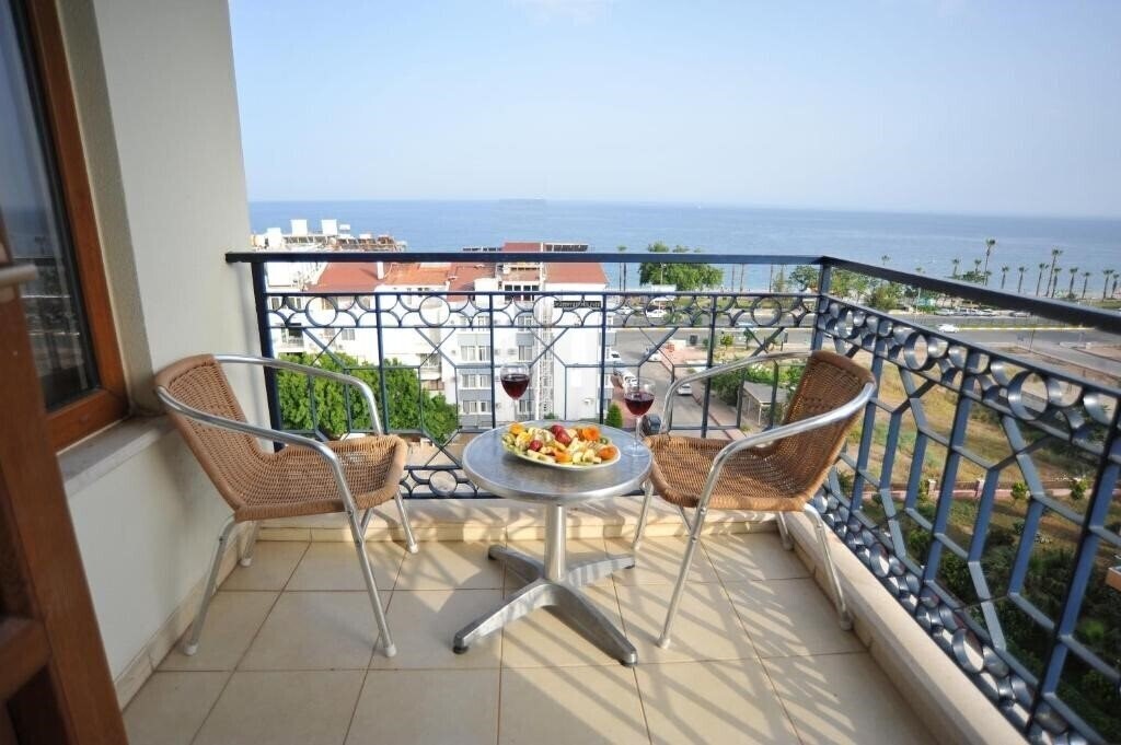 Отель Royal Hill Hotel 4*