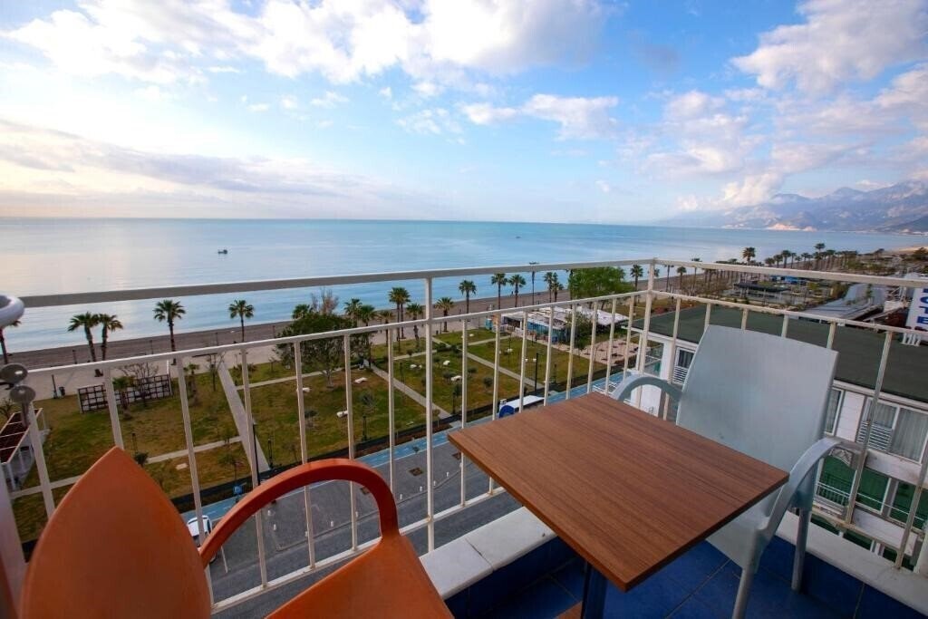 Готель Kristal Beach Hotel Antalya 3*