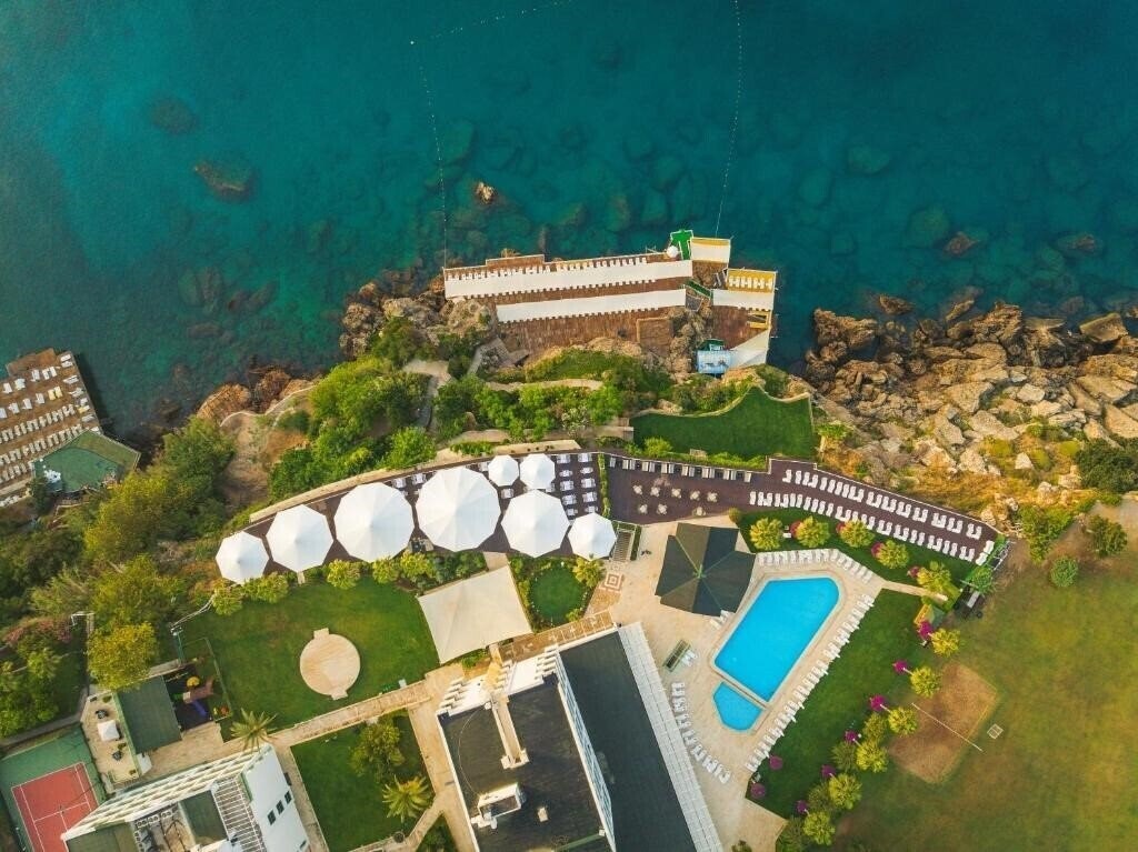Готель Club Hotel Falcon 4*