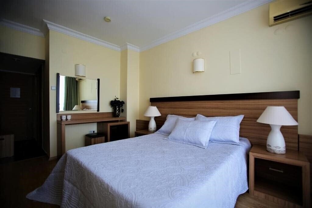Фото Lara Hotel 3*