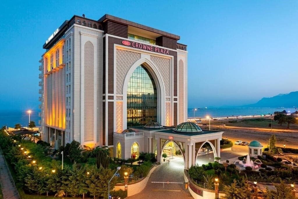 Отель Crowne Plaza Antalya by IHG 5*