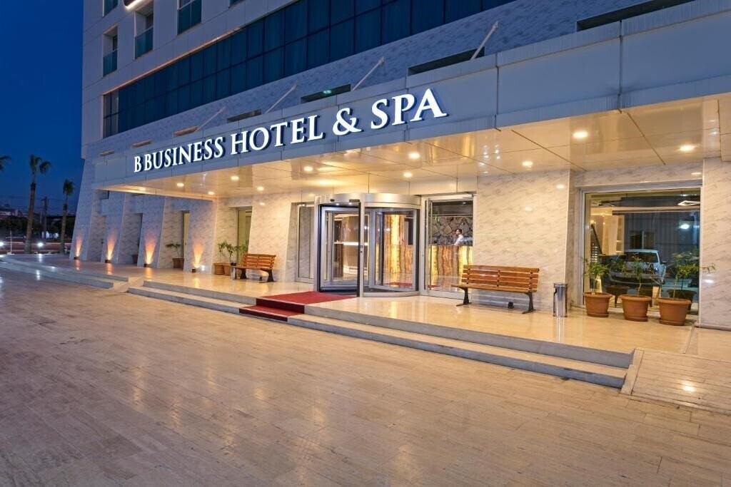 Отель B Business Hotel & SPA 4*