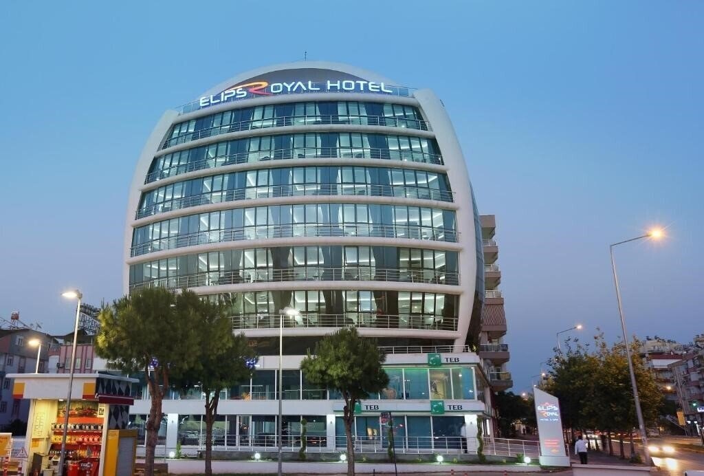 Отель Elips Royal Hotel 4*