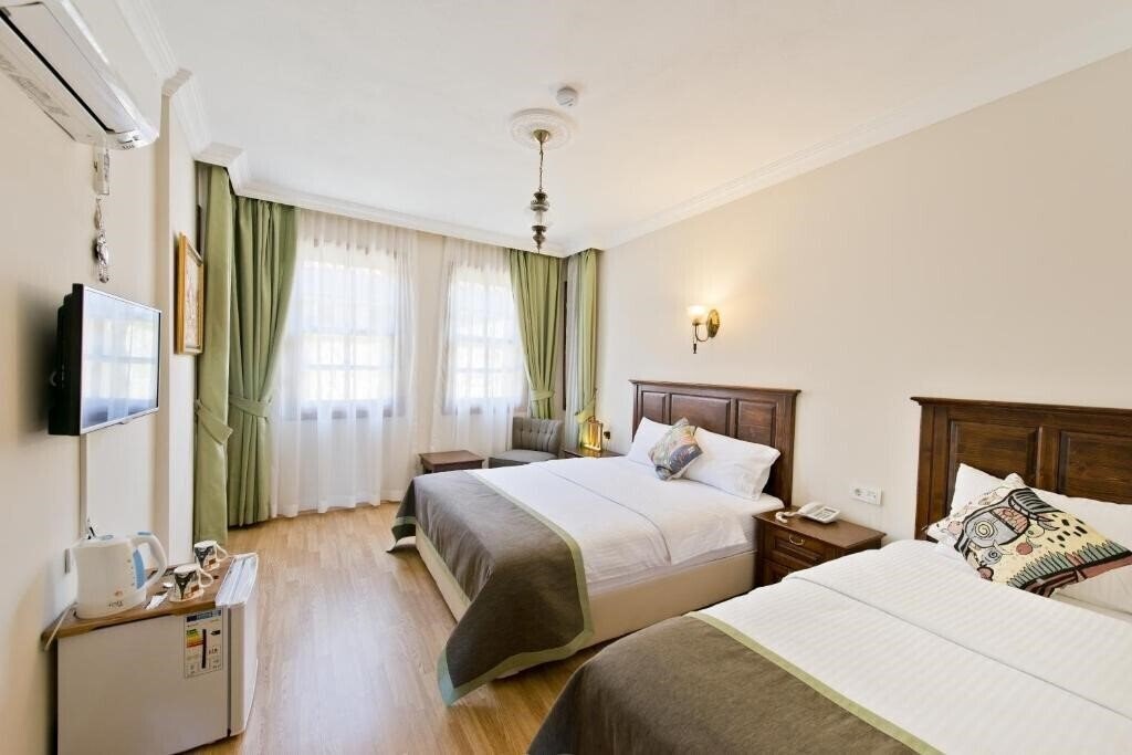 Зображення Hadrian Gate Hotel 2*