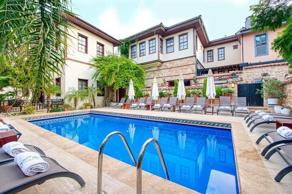 Отель Tuvana Hotel Old Town 4*