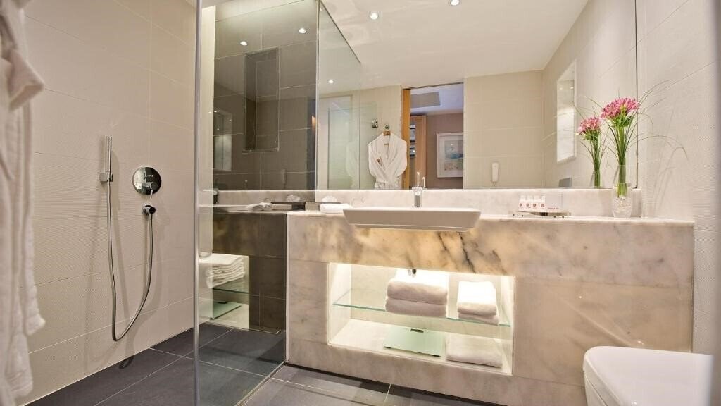 Фото Akra-V Hotel 4*