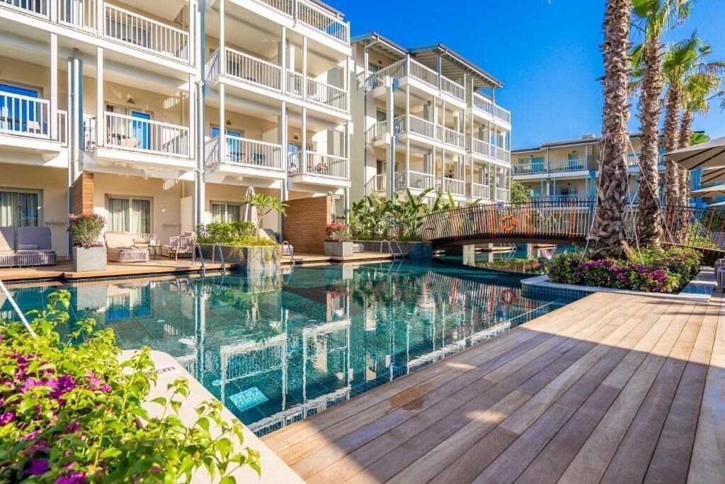 Фотографія Lara Barut Collection 5*