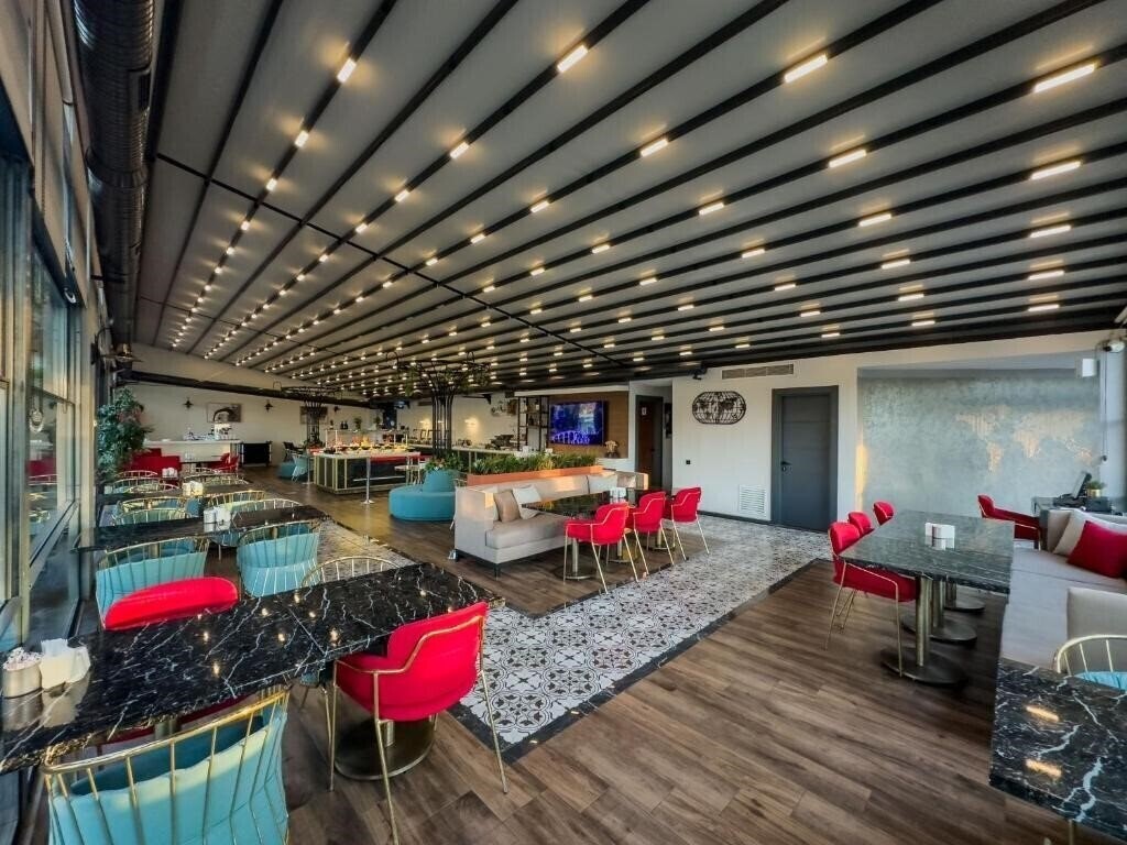 Фото Leaf Port Hotel 4*