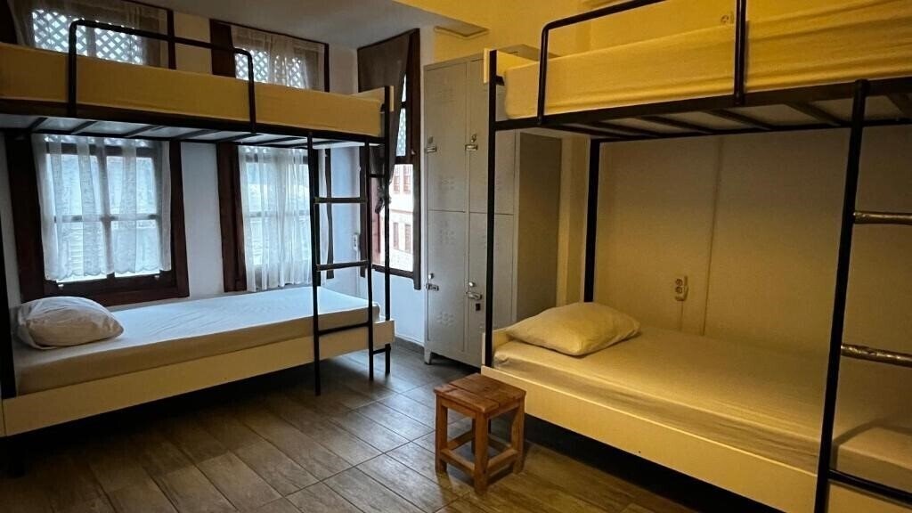 Фото Kuyu Beergarden Hostel 3*