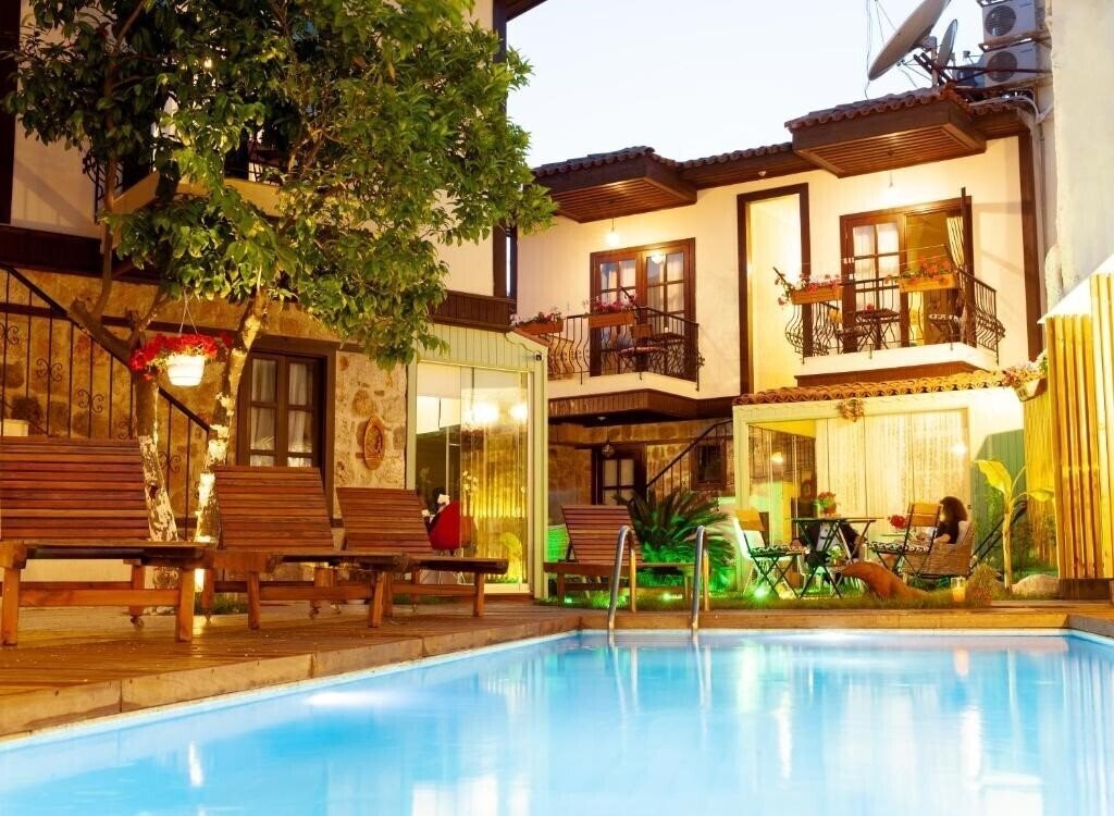 Отель The Suite Apart Hotel 3*