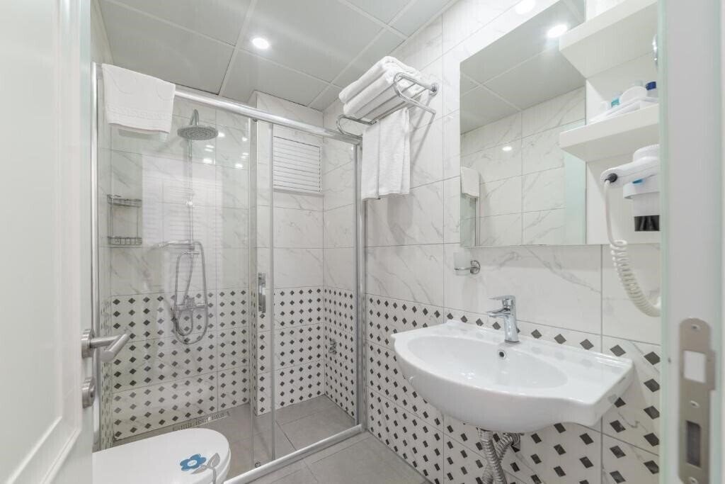 Фотография Dam Hotel Lara 3*