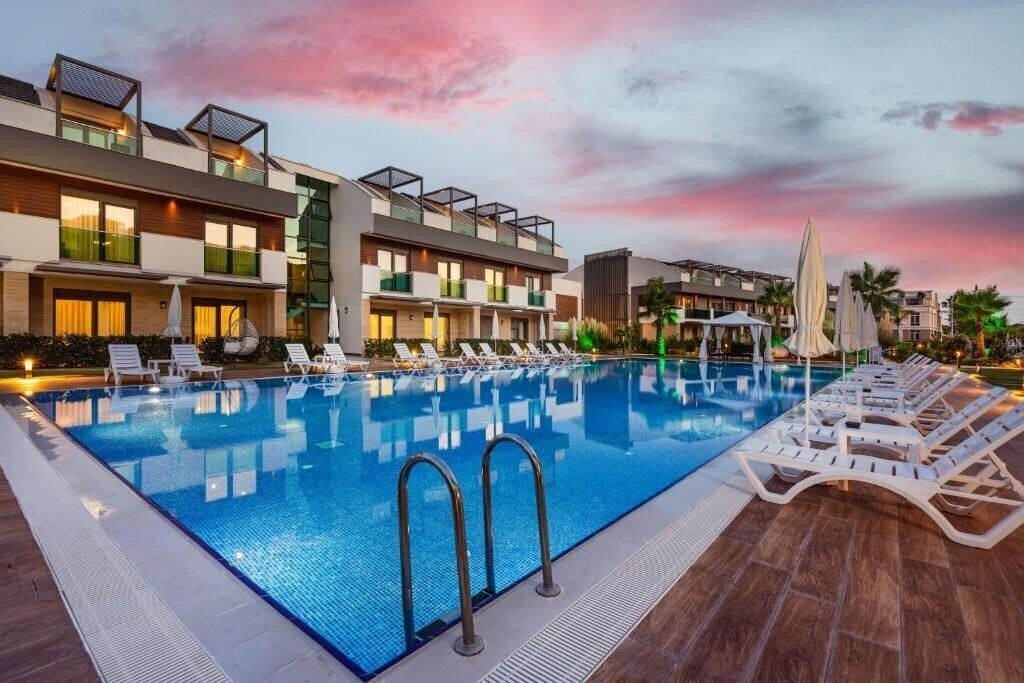 Фото Veranda Beach Suites Boutique 3*