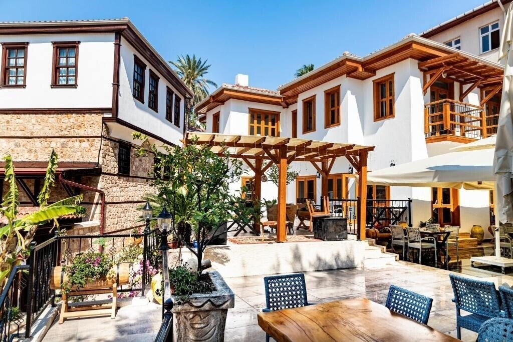 Отель Woo Town Suites 3*