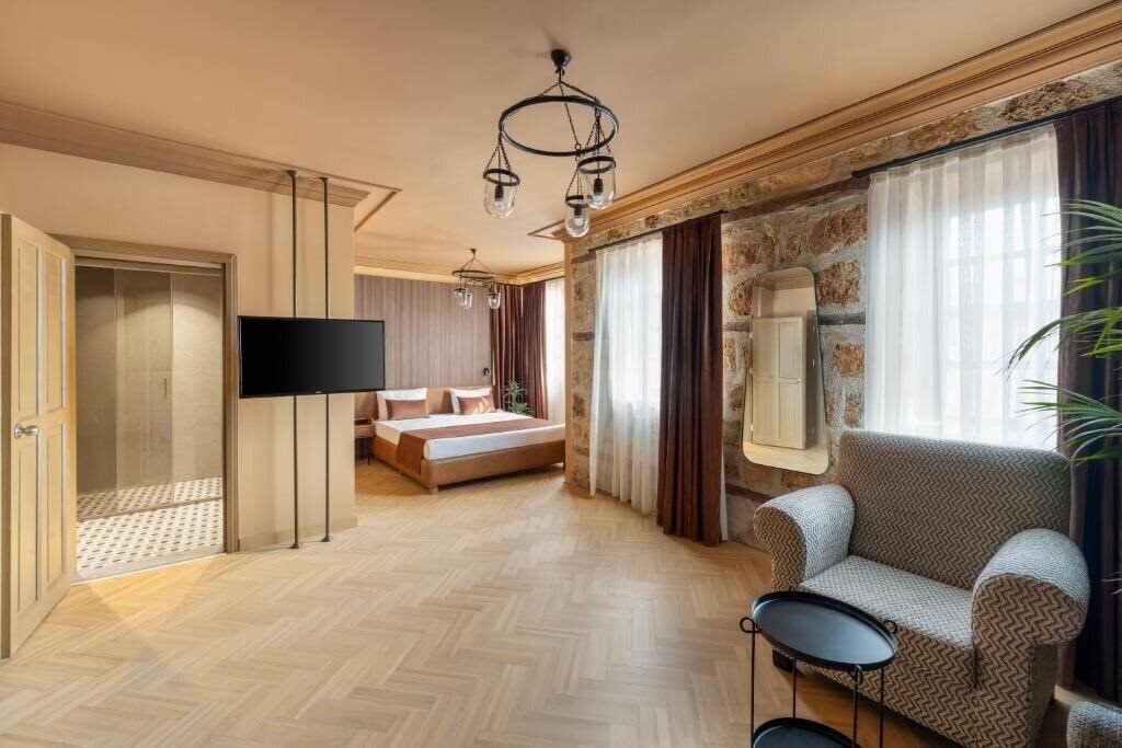 Готель Gazetta Suites 4*