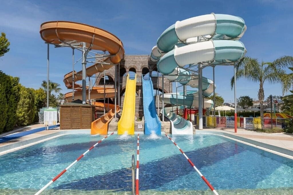 Готель Wyndham Garden Lara 4*