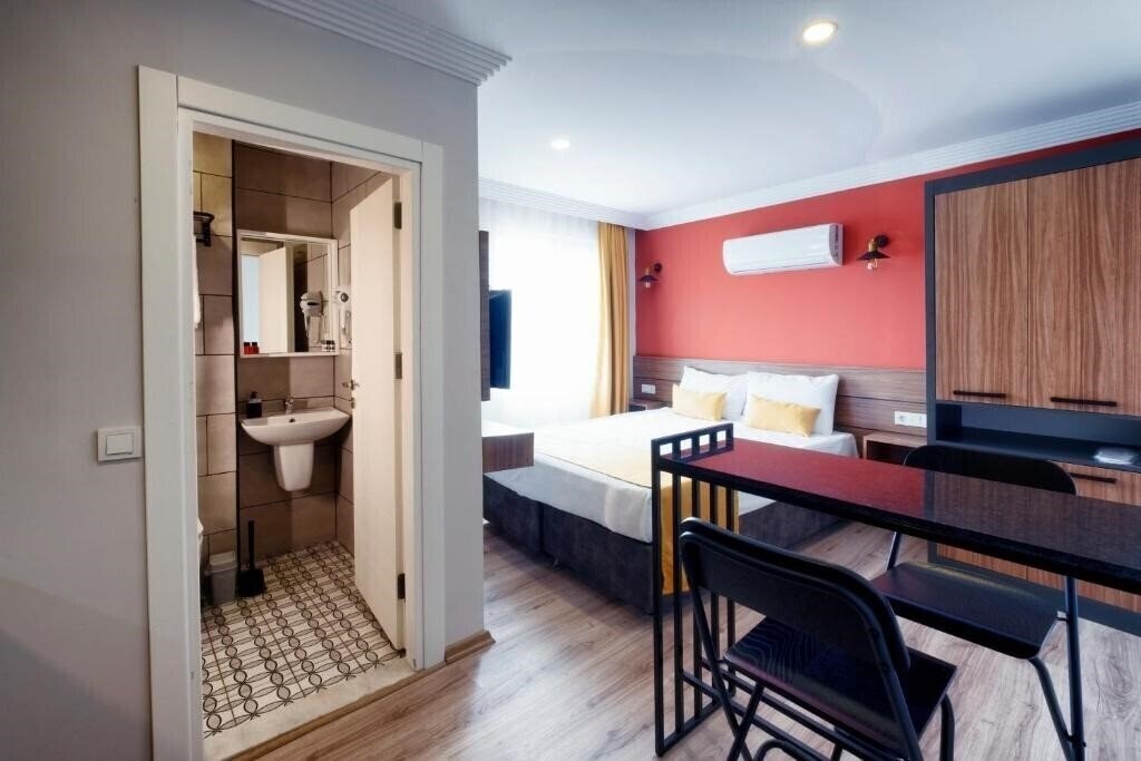 Готель Terra Rossa Suites 3*