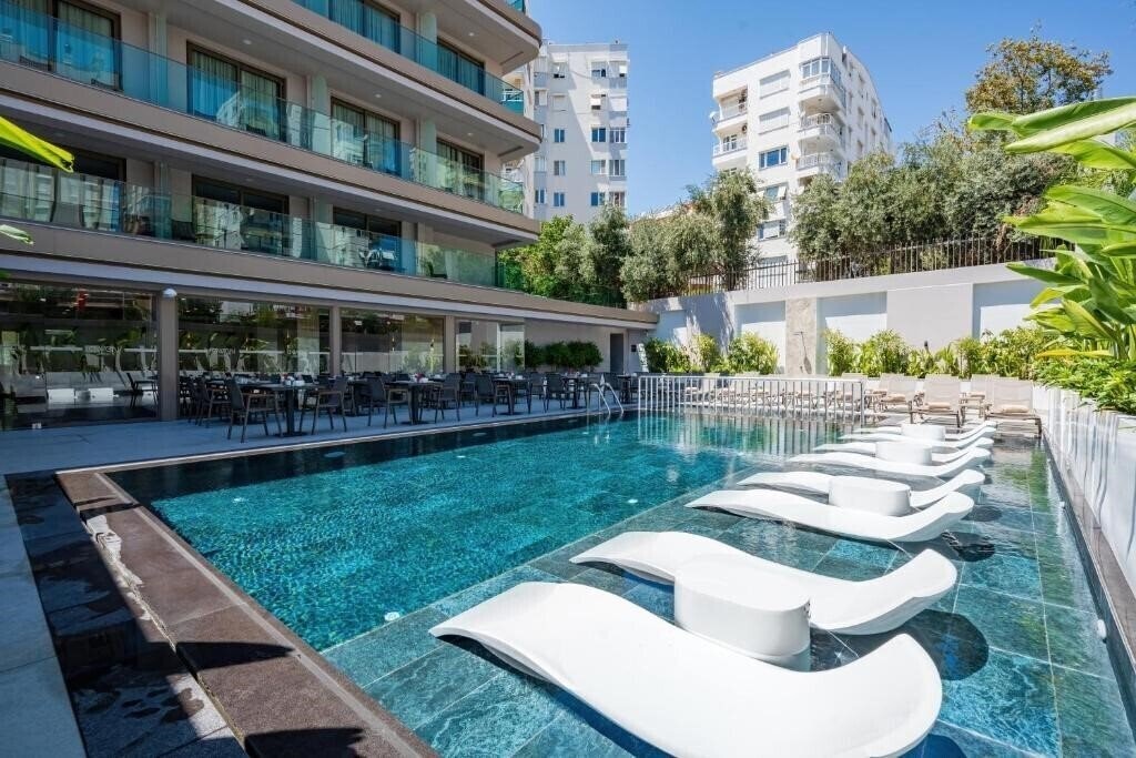Отель Awen Hotel 4*