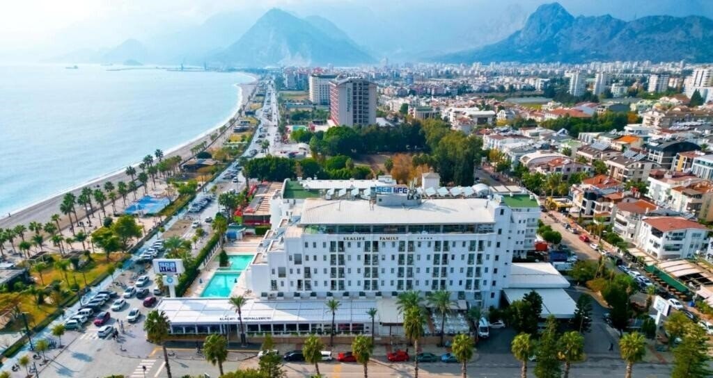 Отель Sealife Family Resort Hotel 5*