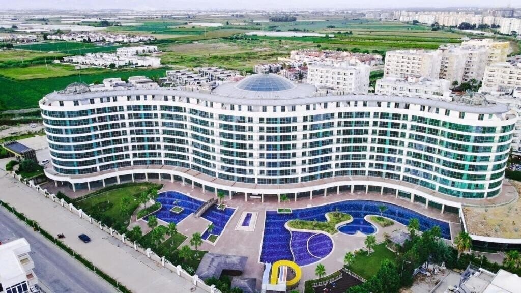 Готель Sirius Town SPA & Residence 5*