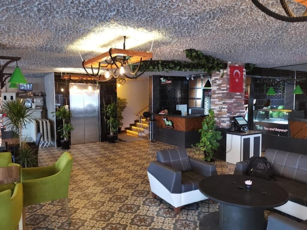 Отель Beyond Hotel 3*