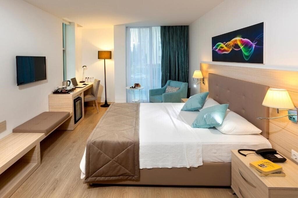 Отель The Room Hotel & Apartments 3*