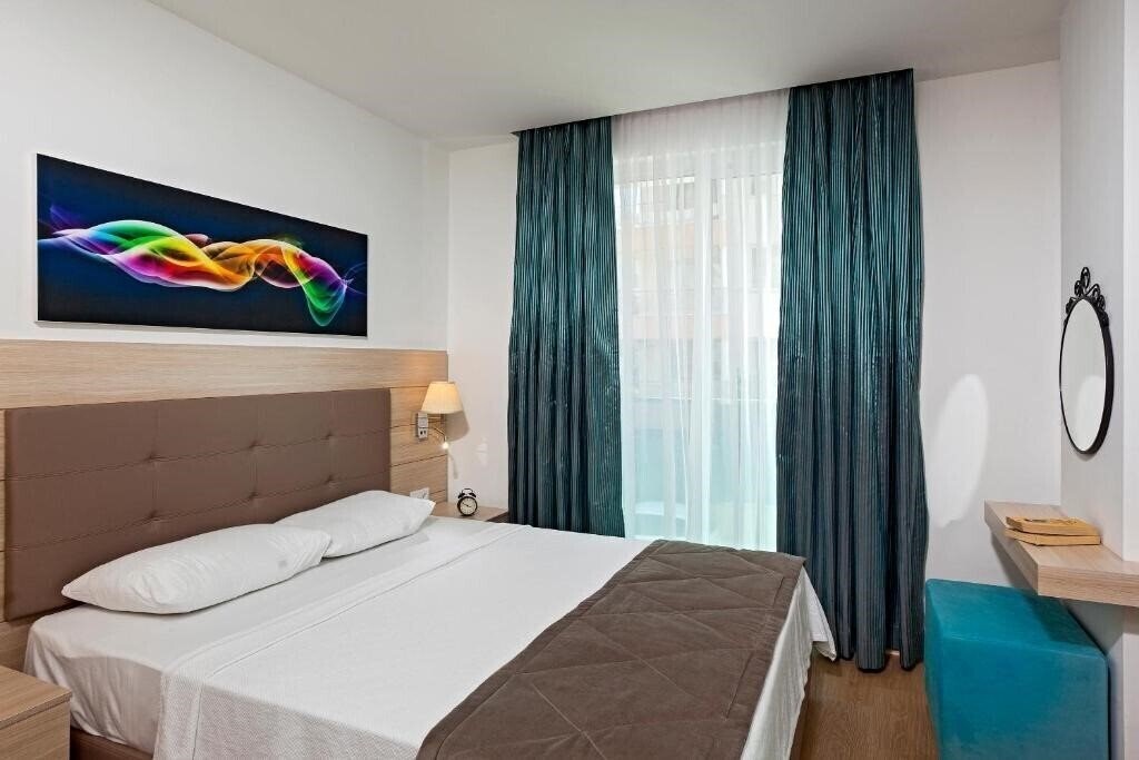Фото The Room Hotel & Apartments 3*