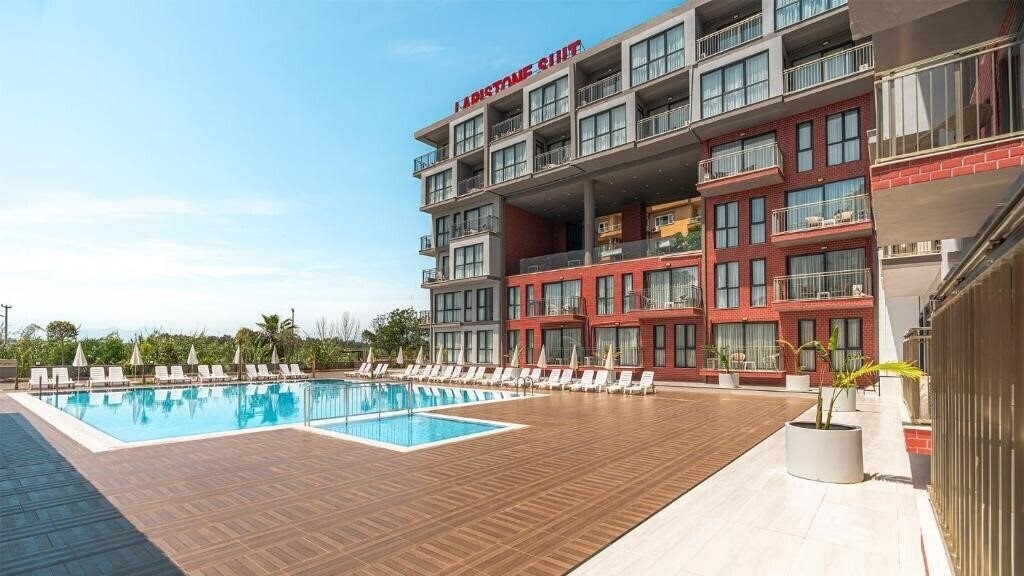 Готель Laristone Suite & SPA 4*