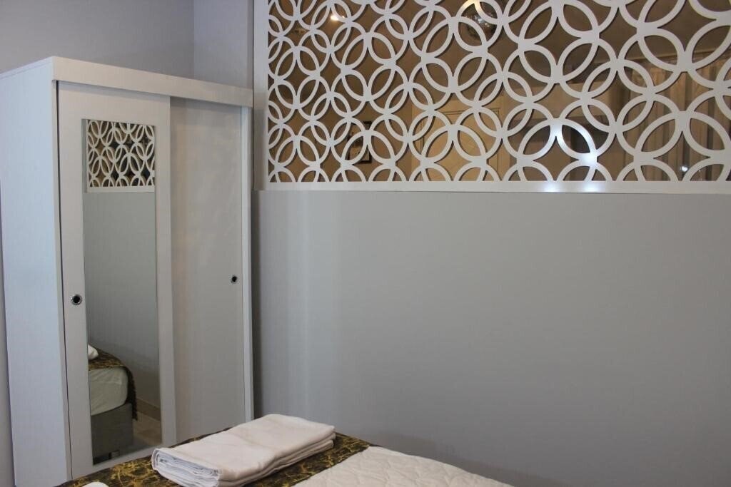 Отель Retro Star Suites 3*