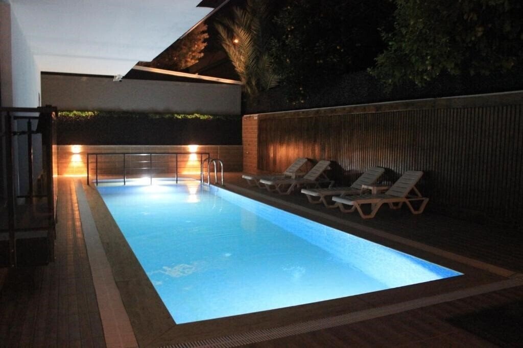 Фото Retro Star Suites 3*