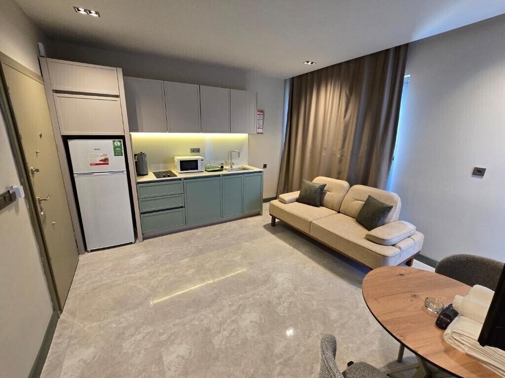 Отель Meyde Plus Suite 3*