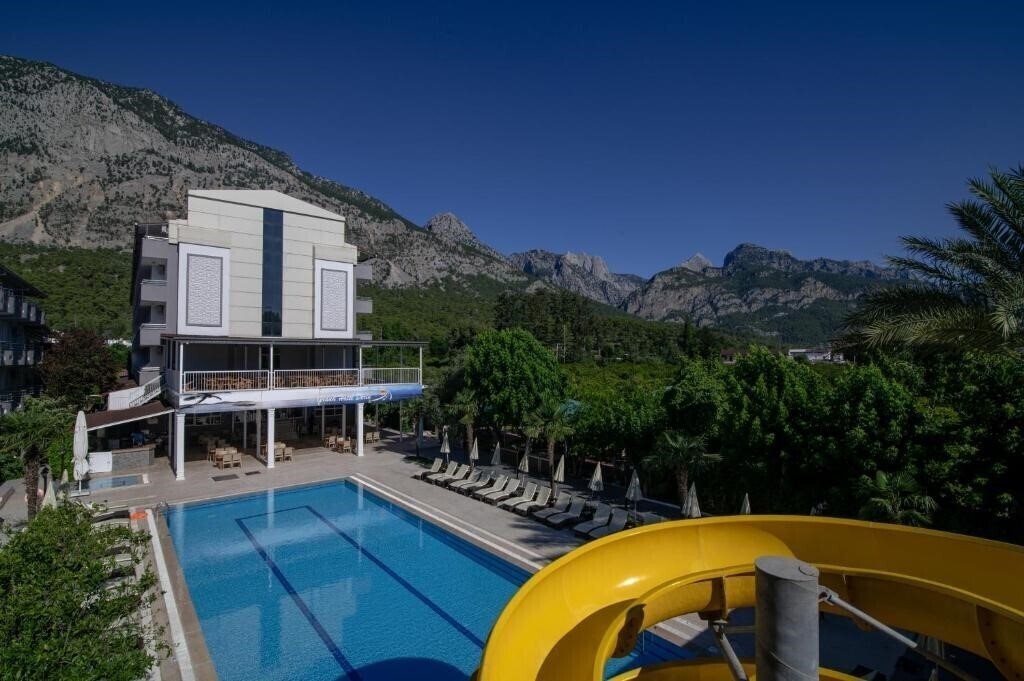 Фотография Grand Hotel Derin 4*