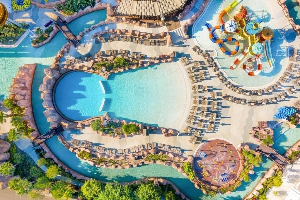 Готель The Land Of Legends Theme Park 5*