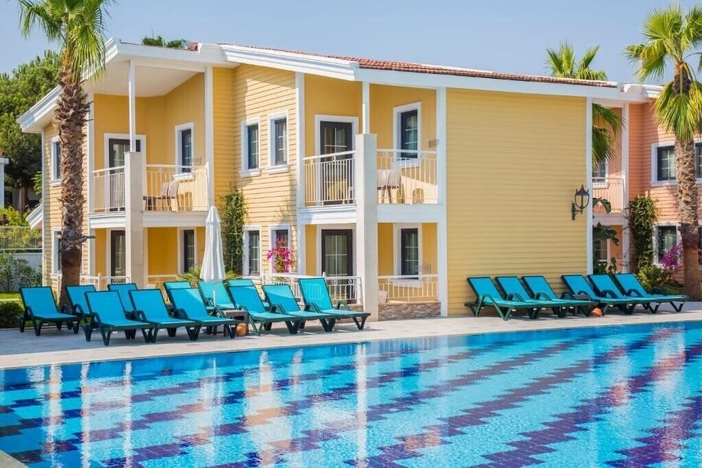 Картинка Crystal Club World Of Colours 5*