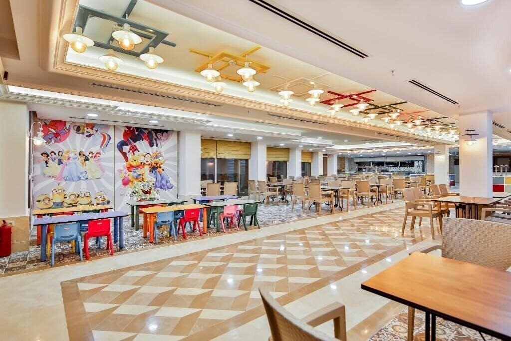 Картинка Crystal Club World Of Colours 5*
