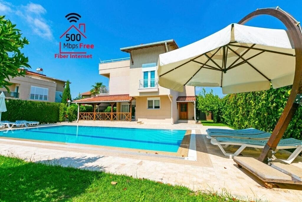 Отель Paradise Town Villa Alison 3*