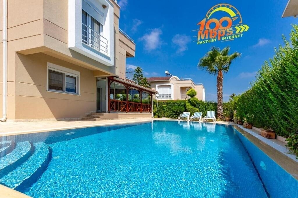 Отель Paradise Town Villa Premium 3*