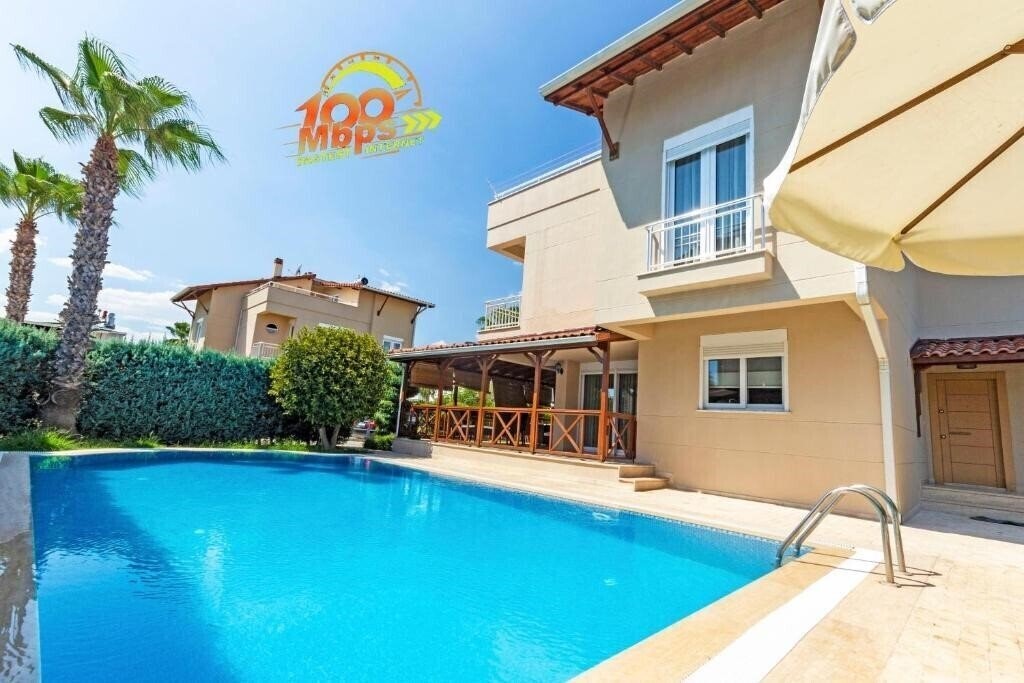 Готель Paradise Town Villa Lucky 3*