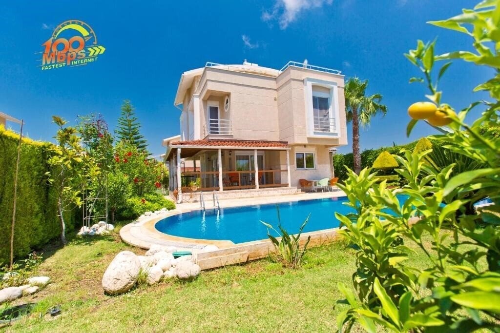 Готель Paradise Town Villa Art 3*