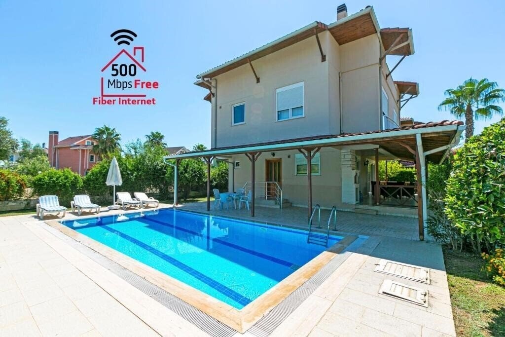 Готель Paradise Town Villa Hazel 3*