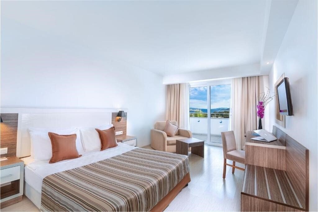 Фото Club Shark Hotel 4*